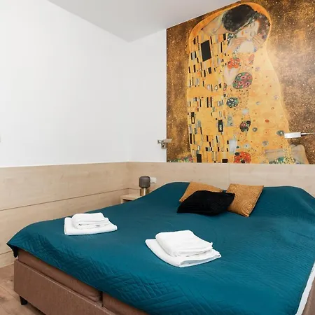 Matejki- Brokatowy Apartament