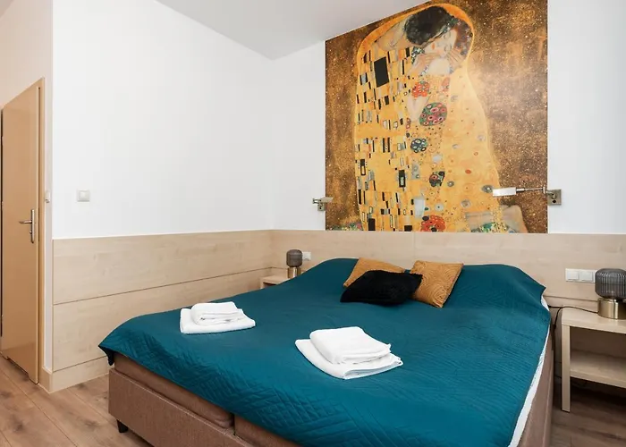 Matejki- Brokatowy Apartment